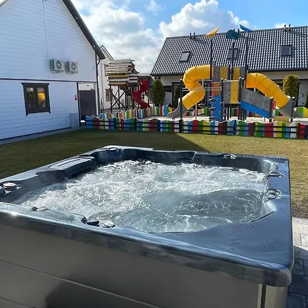 בית נופש Homes Near The Beach, Sauna, Whirlpool סיאנוז'טי