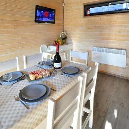 בית נופש Homes Near The Beach, Sauna, Whirlpool